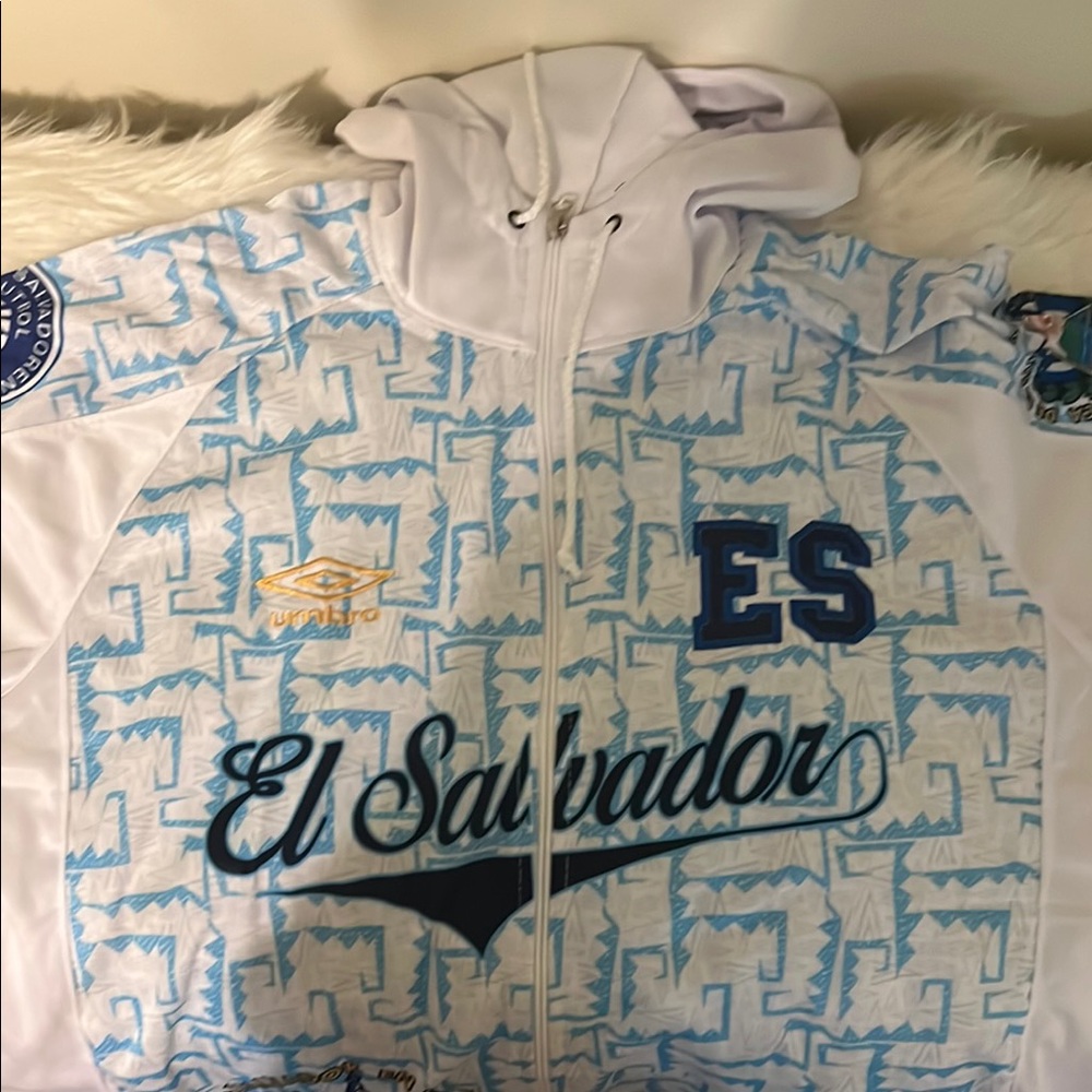 Umbro El Salvador White and Blue Convertible Hooded Jacket